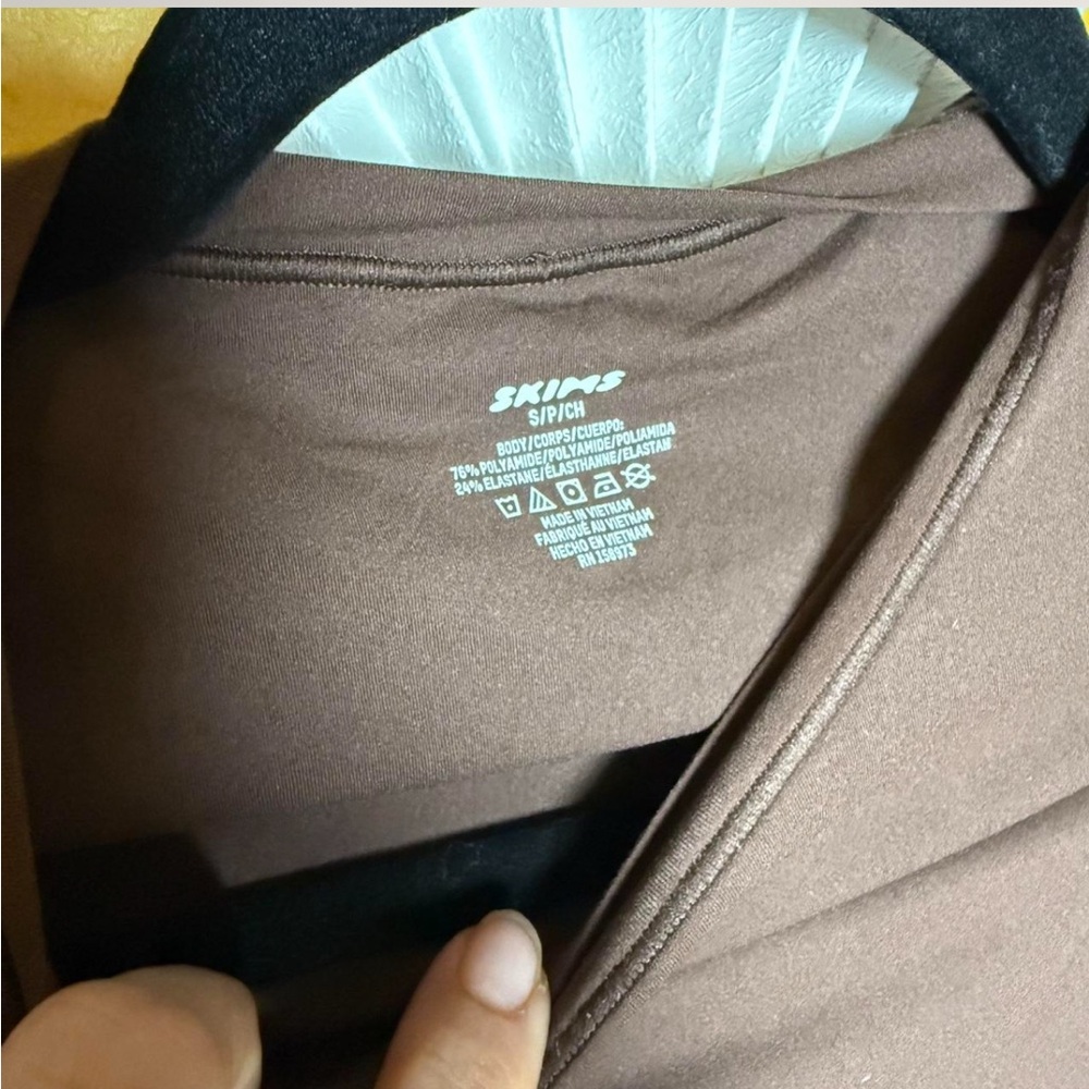 SKIMS fits everybody short sleeve Brown Bodysuit (cocoa) - Picture 3 of 3